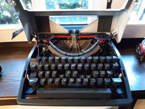 Schreibmaschine Olympia Bild 3