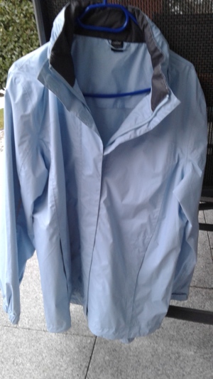  Damen-Regenjacke in hellblau, Größe 44 46  Bild 1