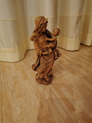 Maria mit Kind Holzschnitzerei Südtirol Bild 1