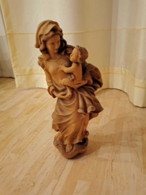 Maria mit Kind Holzschnitzerei Südtirol Bild 2
