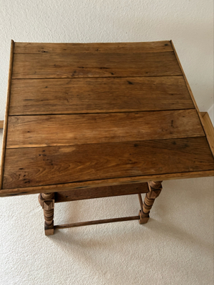 Antiker Holztisch aus den 20er Jahren Bild 3