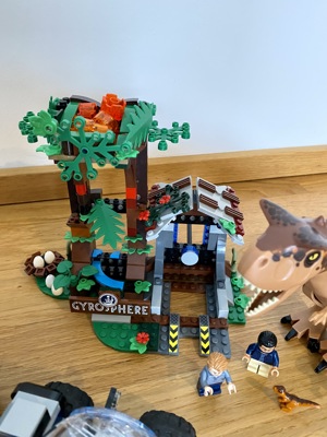 Lego Carnotaurus Gyrosphere Escape Bild 3