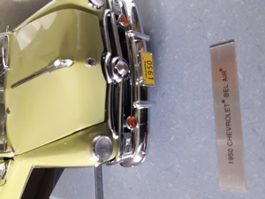 Modellauto 1950 Ford Crestliner Bild 9