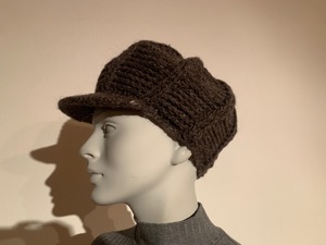 Mütze Kappe Ballonmütze Damen-Strickmütze dunkelbraun mit Schild - nw. Bild 1