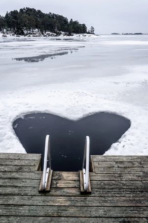 Eisbaden jetzt! Welche Frau traut sich und macht mit? 