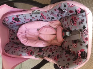 Süsse Babyschale Maxi Cosi in Rosa mit rosa Dachhaube sehr gepflegt Bild 2