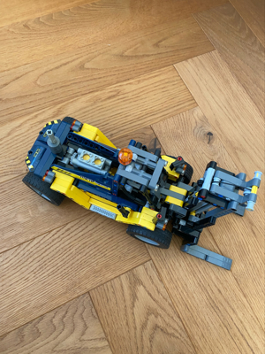 LEGO Technic - 2 in 1 Schwerlast-Gabelstabler (42079) Bild 3