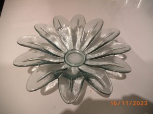Glasschale in Blumenform neu Bild 5