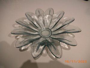 Glasschale in Blumenform neu Bild 4