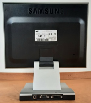 Samsung 15" Monitor SyncMaster 152T Bild 2