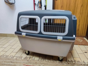 Feste Hundetransportbox mit Rädern Größe M Bild 4
