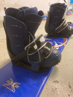 snowboard mit Bindung und Schuhe Bild 2