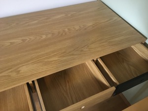 Hochwertiger Schreibtisch mit Schubladen Bild 4
