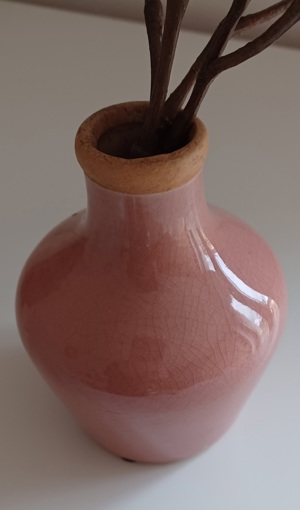 Rosa Vase im Shabby Chic-Stil mit Dekoblumen Bild 3