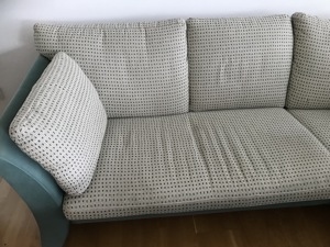 Couch mit Hocker und Beistelltisch Bild 3