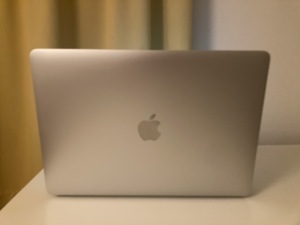 Verkaufe MacBook Air M1 2020 Bild 1