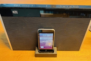 iPod Touch 2 Generation inkl. Dockingstation Altec inMotion Max iMT702 Bild 4