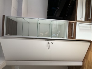 hochwertige Glasvitrine, Lowboard und Kleiderschrank Bild 3