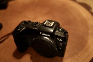 Canon EOS RP + Verlängerungsgriff + Akkus Bild 3