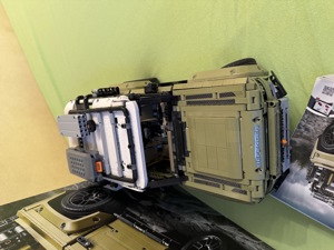 Technic Lego Land Rover Defender  Bild 1
