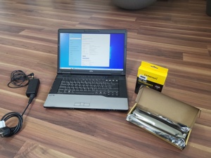 Notebook Laptop frisch installiert sowie neuer Akku und SSD neue Festplatte verbaut.