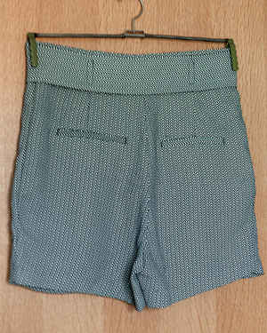 Diverse kurze Damenhosen Gr. 38, Stoffhosen, Shorts, Sommerhosen, Hose, schwarz oder gemustert  Bild 3
