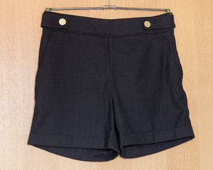 Diverse kurze Damenhosen Gr. 38, Stoffhosen, Shorts, Sommerhosen, Hose, schwarz oder gemustert  Bild 4