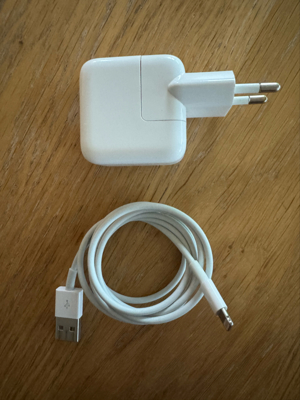Original Apple 10W USB POWER ADAPTER