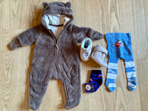 Babykleidung Gr.56-92 Bodys, T-shirts, Hose, Pulli Jacken, Pyjama Schlafoverall, Kappen Bild 9