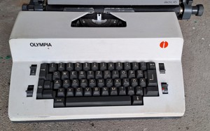 Olympia electric 45 Schreibmaschine Bild 1