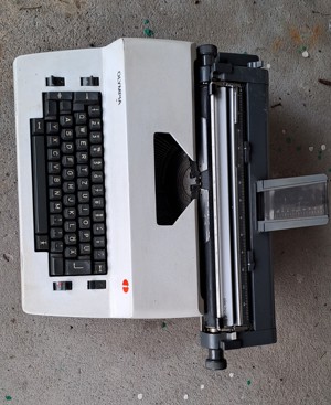 Olympia electric 45 Schreibmaschine Bild 2