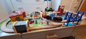 Spieltisch mit Eisenbahn und Dampflok Bild 7