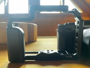 Fujifilm xt30 mit Viltrox 23mm 1.4 und camera cage  Bild 5