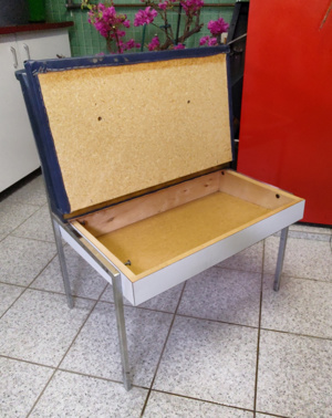 Kleine, stabile Sitzbank mit Staufach, Dunkelblau Holz Metall Bild 2