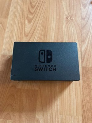 Nintendo Switch-Konsole mit 12 Spielen und viel Zubehör. Bild 7