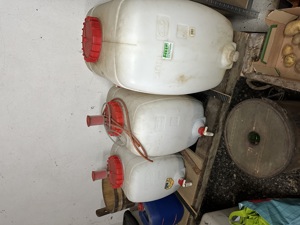 Fässer Tanks für Flüssigkeiten