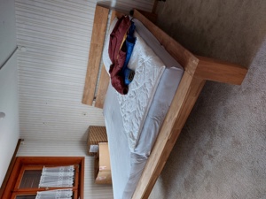 Neuwertiges Doppelbett Massivholz