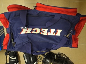 Eishockey  Rollhockey Tasche mit Schonern, Handschuhen und Schläger Bild 2