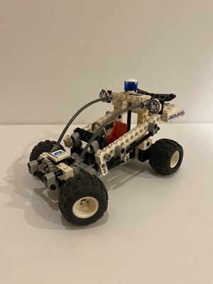 LEGO TECHNIC Polizei Buggy 8230 Bild 1