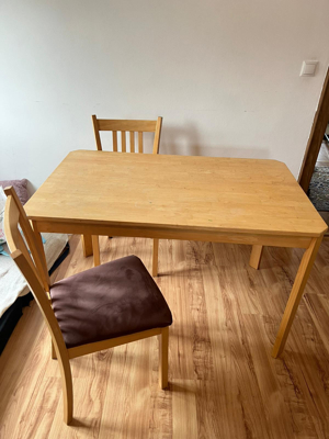 Tisch mit zwei stühlen Bild 3