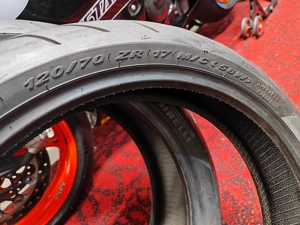 Motorradreifen Pirelli Rosso 2 - Satz - Vorder- und Hinterreifen
