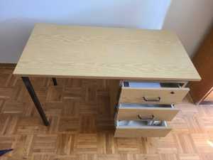 Kleiner Schreibtisch mit Schubladen Bild 2
