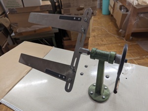 Band Wickelmaschine mit Tisch und Pedal, für Stickerei etc Bild 2
