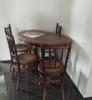 Tisch mit Stühle  ist ein Set der Marke Fischel Bild 1