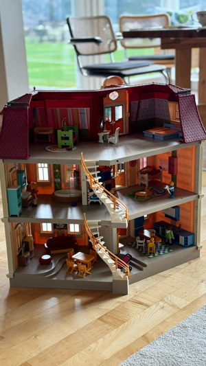 Playmobil Villa   großes Haus mit Einrichtung 5302 Bild 2