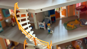Playmobil Villa   großes Haus mit Einrichtung 5302 Bild 4