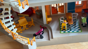 Playmobil Villa   großes Haus mit Einrichtung 5302 Bild 6