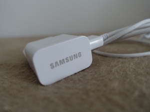 Original Samsung Ladegerät inklusive Micro-USB Kabel Bild 2