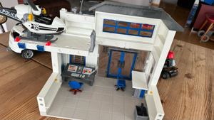 Playmobil 9372 Polizeiwache mit Auto, Hubschrauber und Quad Bild 2
