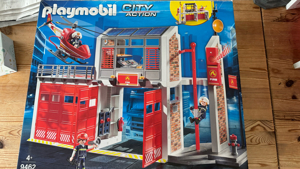 Playmobil Feuerwehr Feuerwache mit Hubschrauber 9462 Bild 3